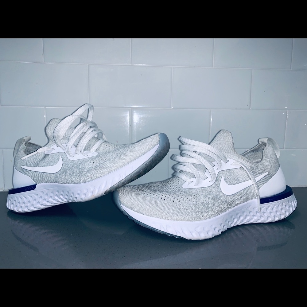 Nike epic react size 7 white blue